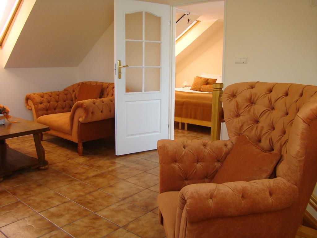 Bobrowa Dolina Bed & Breakfast Ryn  Rom bilde